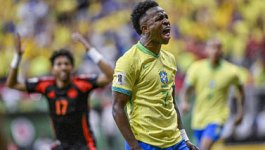 半场战报：阿森纳1-0布拉格斯拉维亚，萨卡点射