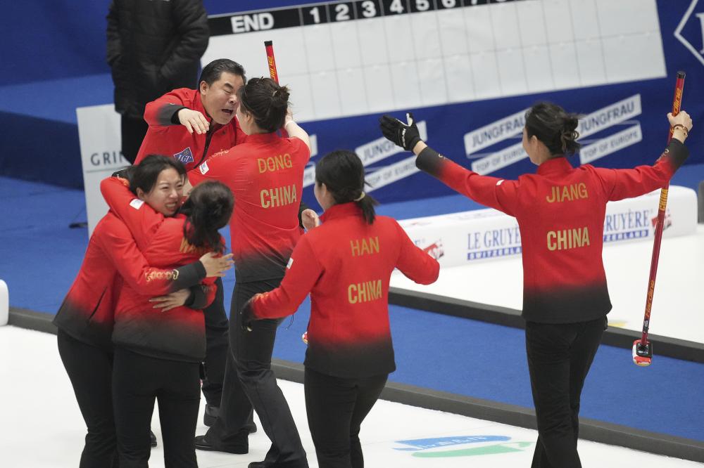 东体：足协曾考虑年初组织国足冬训，届时主教练也一并亮相